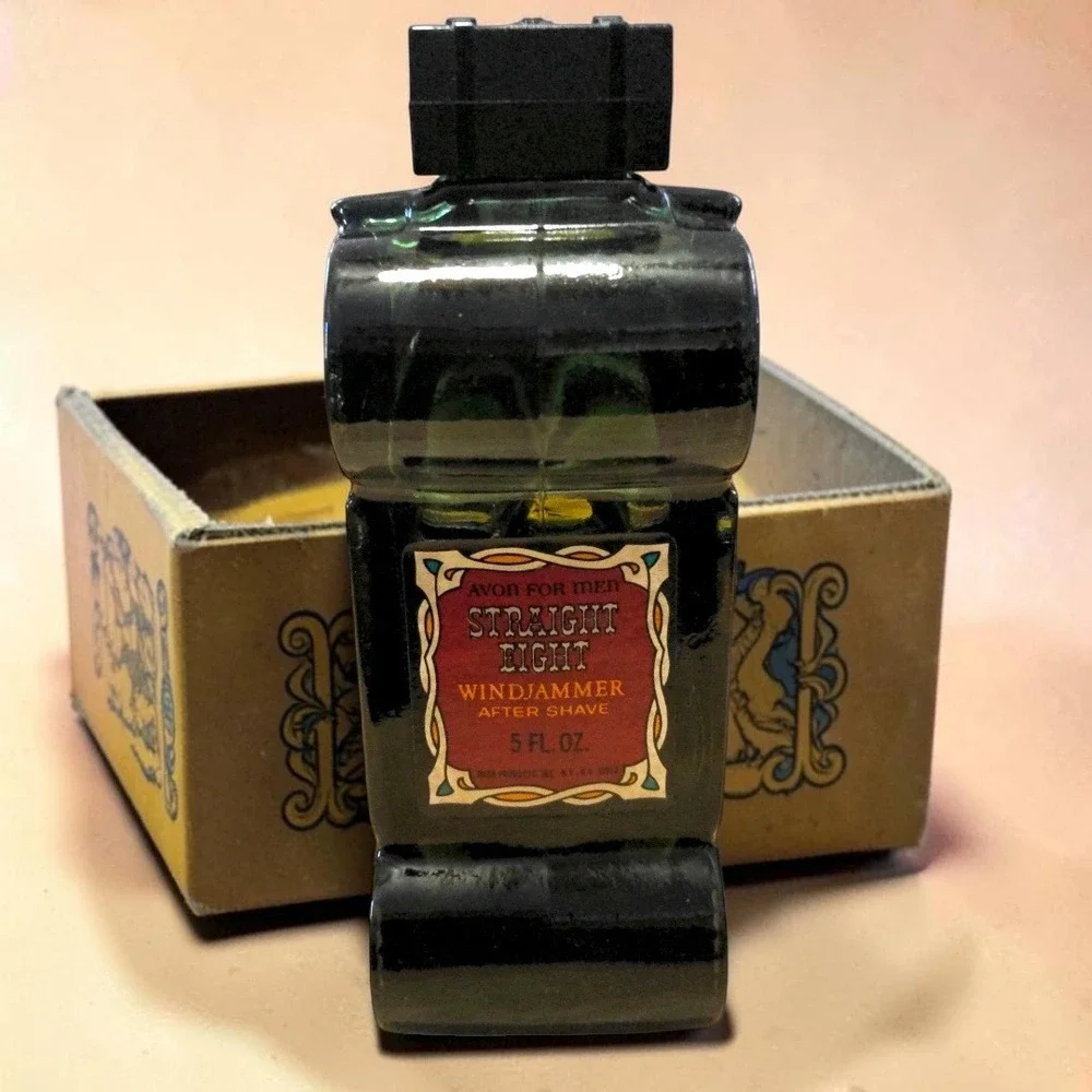 VTG 70s Avon Straight Eight Windjammer New Full Bottle Green Car Decanter Bo